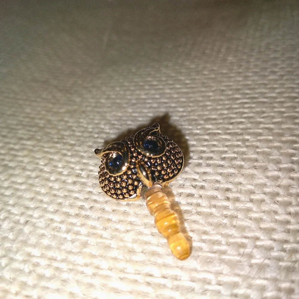 Owl cellphone dust plug